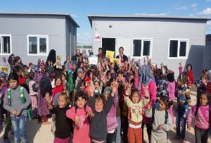 AK Parti Üsküdar'dan Suriyeli yetim çocuklara yardım eli...